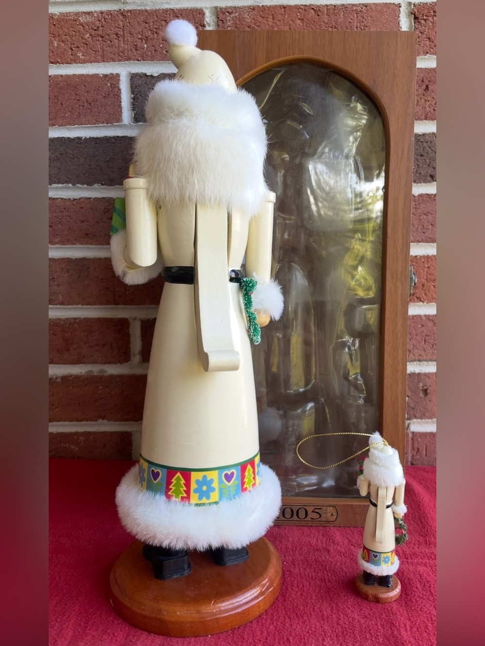 Vintage 2005 Wooden 14" White Santa Claus Nutcracker & Ornament Set With Case - Picture 4 of 8